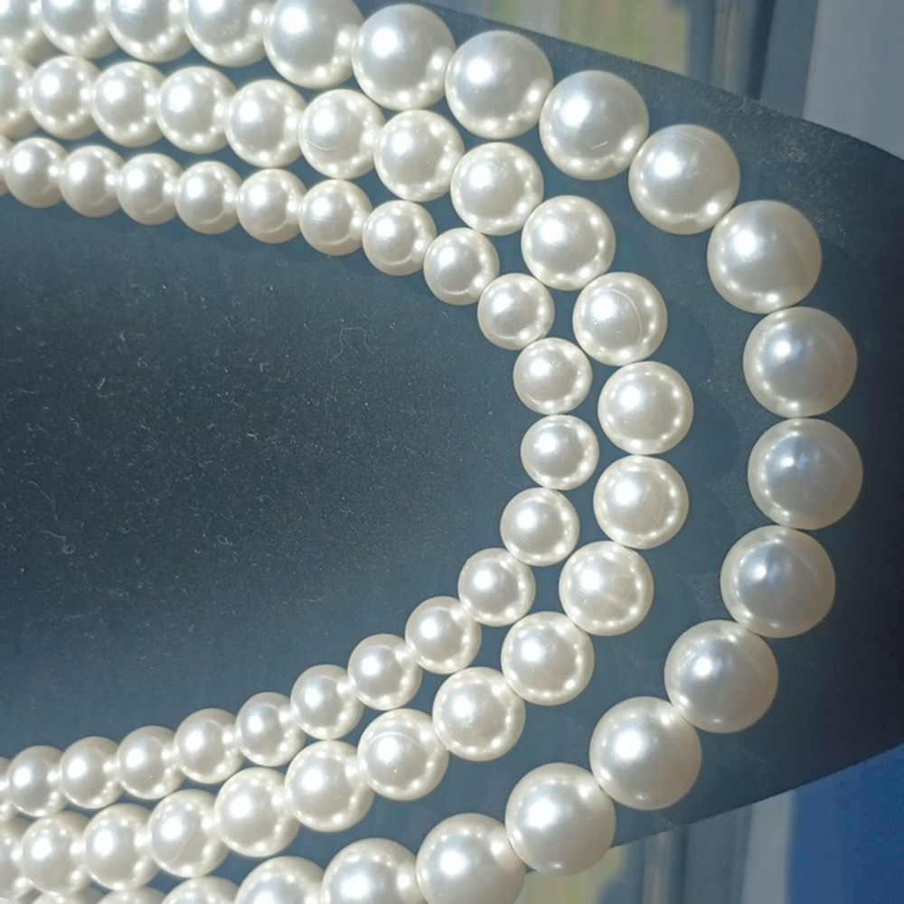 Vintage Faux Pearl Necklace - Picture 5 of 5